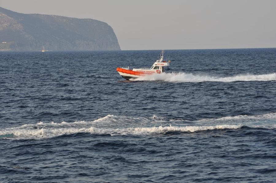 Un mezzo della guardia costiera 