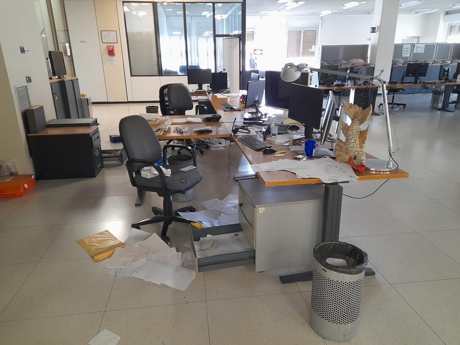 
	I danni nella sede del Tirreno

