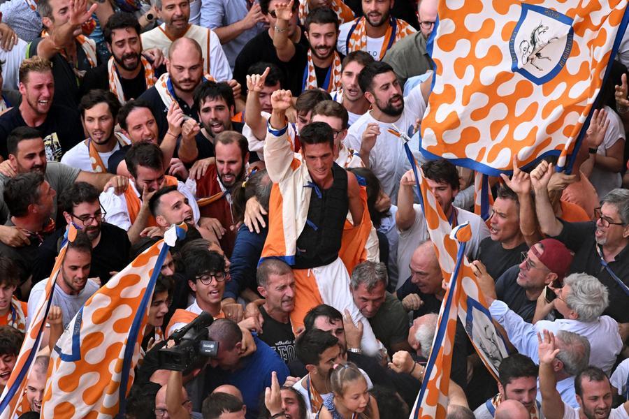 Siena, Tittia nella leggenda: vince il quarto Palio consecutivo