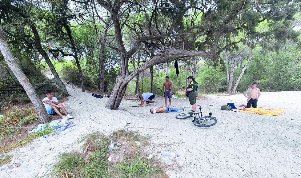 Alghero, spiagge come discariche con i cafoni di Ferragosto