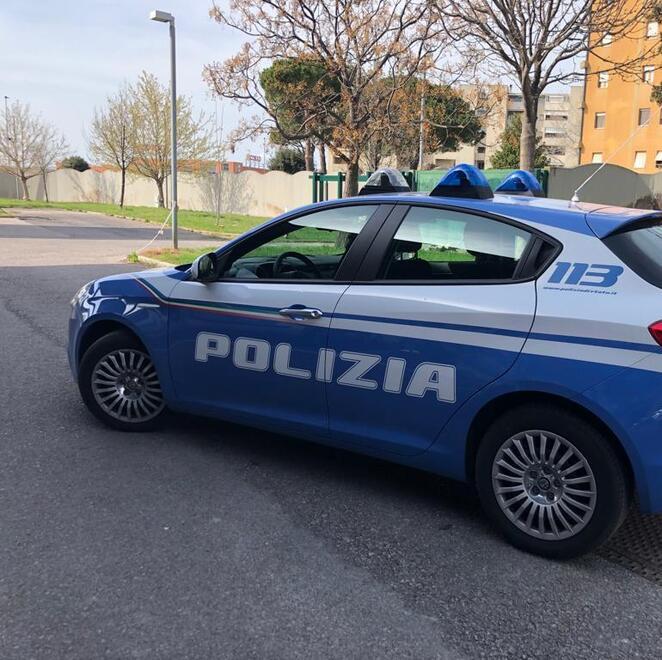 Modena. Forzati gli armadietti dell’Ausl. Rubati soldi, chiavi e poi un’auto 