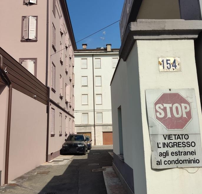 Modena Ladri chiusi dentro Arrivano i pompieri 