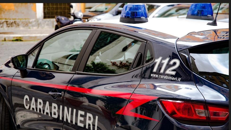 Investe una ragazza e fugge, grave 19enne