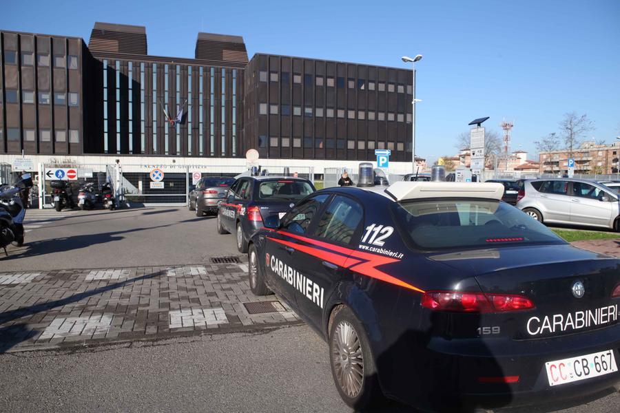 In tribunale con il coltello: 40enne denunciato