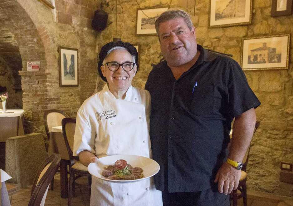 Laura Ulivieri e Matteo Gani, titolari dell’Osteria del Pinzagrilli a Guardistallo