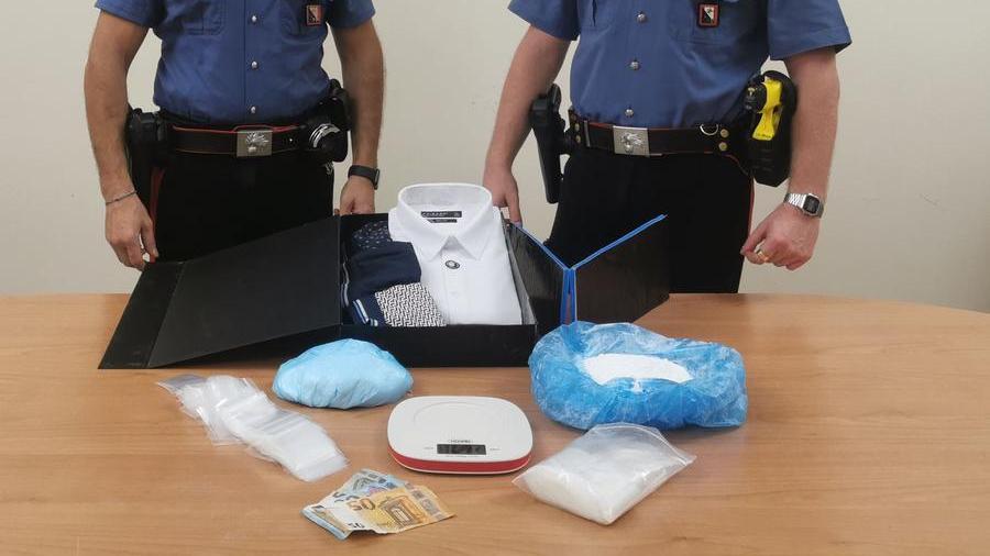 Spacciatore fermato sul monopattino con un chilo di droga
