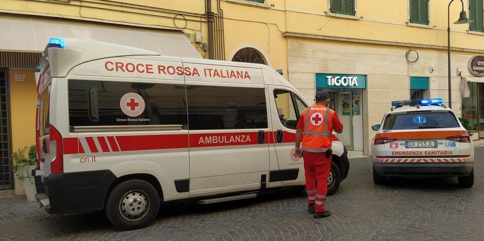 I mezzi di soccorso intervenuti al Caffè Carducci