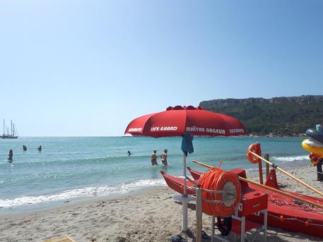 Muore nel mare del Poetto Lillo Palmieri, noto maestro di tennis a Sassari e a Cagliari