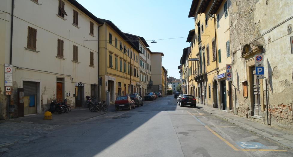 Borgo Garibaldi, tra via Cavallotti e piazza Boccaccio, qui al civico 66 passò una notte Giuseppe Garibaldi