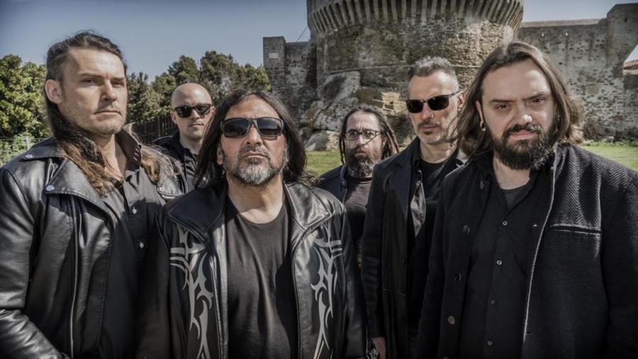 
	Terence Holler (il terzo da sinistra) storico front man degli Eldritch e ristoratore livornese

