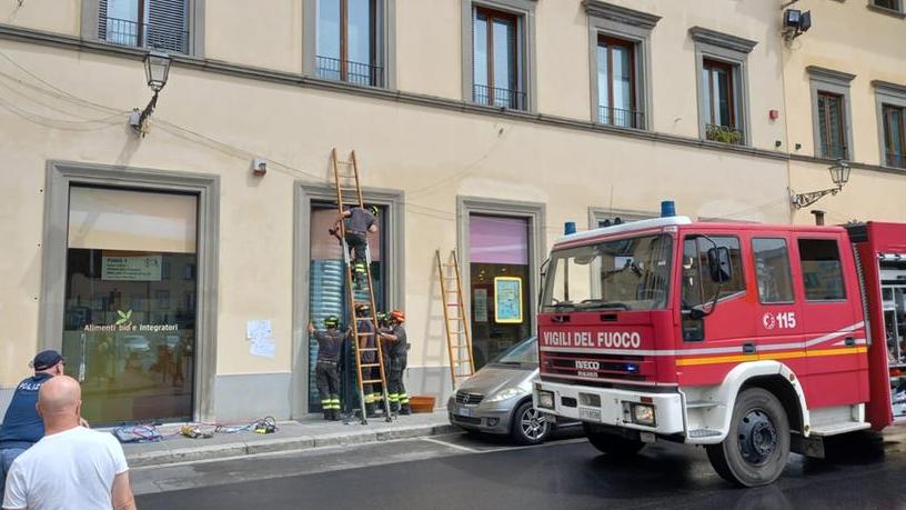 L'intervento dei vigili del fuoco in piazza San Francesco