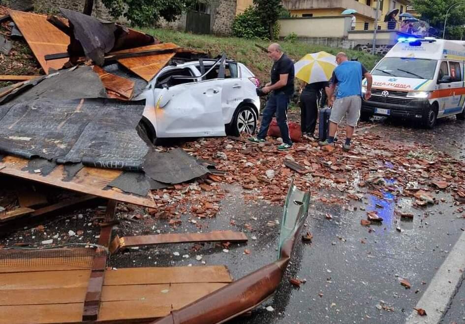 La protezione civile sul maltempo: «L’allerta arancione? Difficile prevedere le raffiche di vento»
