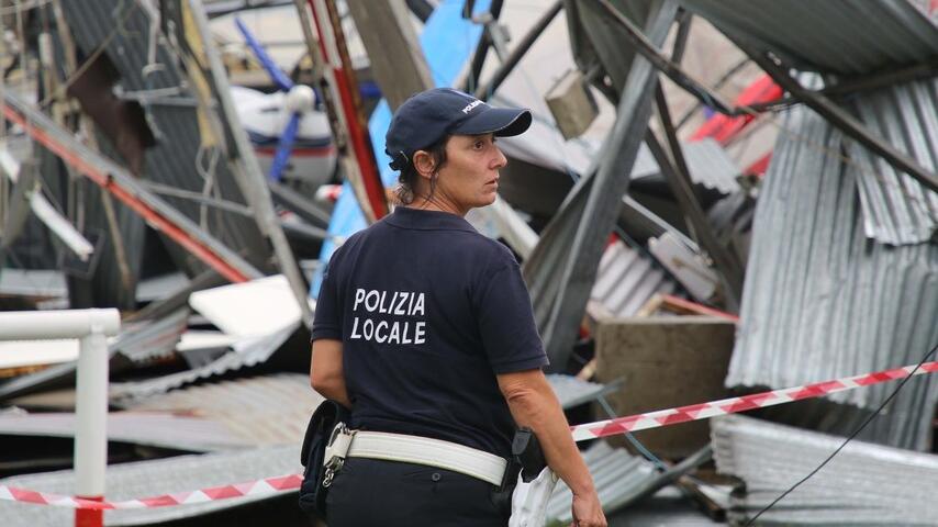 Sette aerei distrutti a San Felice e undici famiglie vengono sfollate
