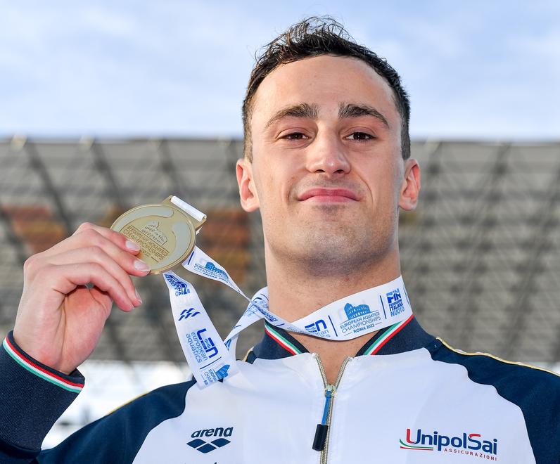 Nuoto: Alberto Razzetti, d’oro e d’azzurro