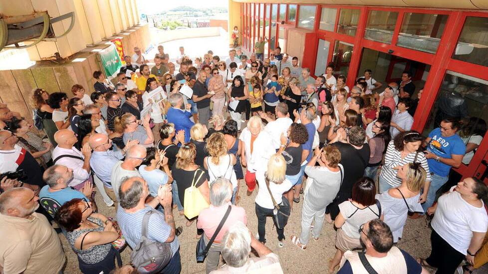 Uno dei sit-in di protesta a difesa del punto nascita dell’ospedale di Villamarina a Piombino