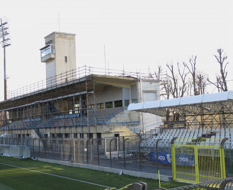 I lavori allo stadio Lungobisenzio dove il Prato dovrebbe disputare le partite interne del prossimo campionato di Serie D, ma sarà una corsa contro il tempo