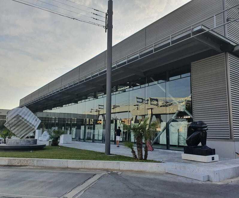 Il Comune vota per rinviare l’udienza contro Henraux