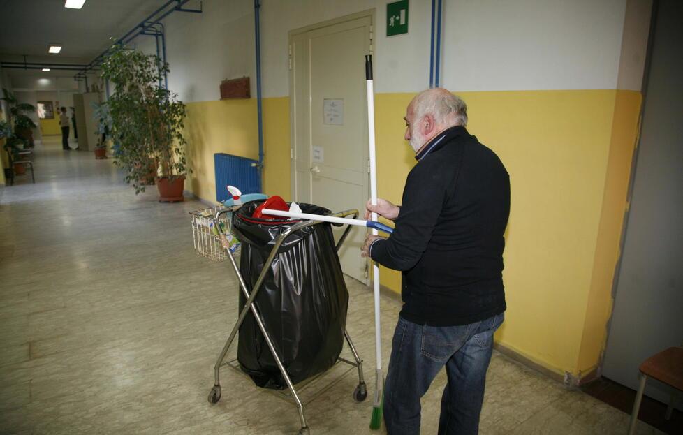 Scuola, riapertura a rischio, mancano impiegati e bidelli