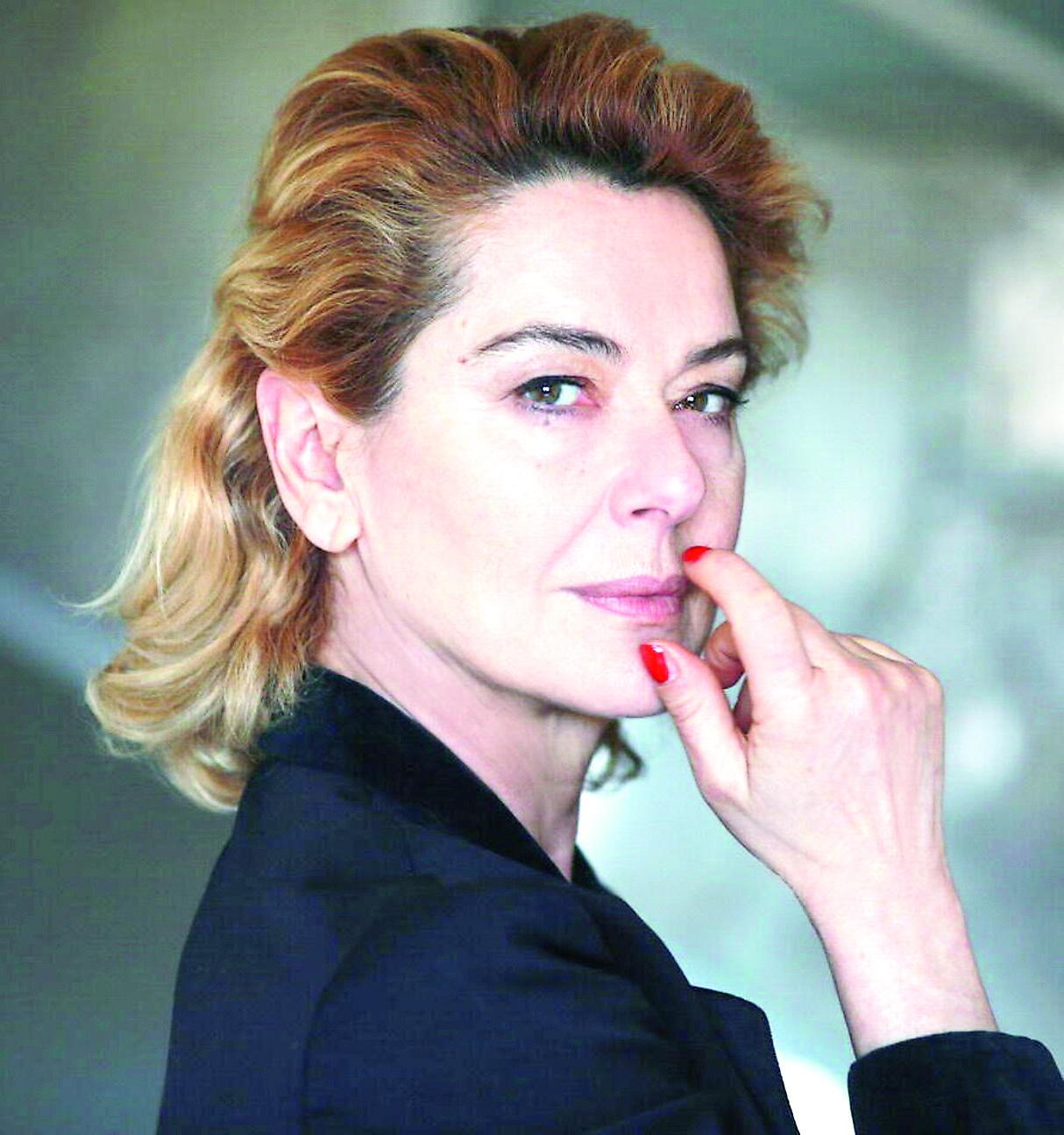 Il fascino di Monica Guerritore sul palco di Eliopoli