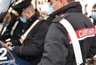 Perseguita la ragazza che lo rifiuta e la rincorre fino in bar a Fanano