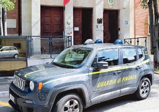 Vignola &nbsp;Cinque case, lingotti d’oro e auto Maxi confisca da 1,5 milioni 