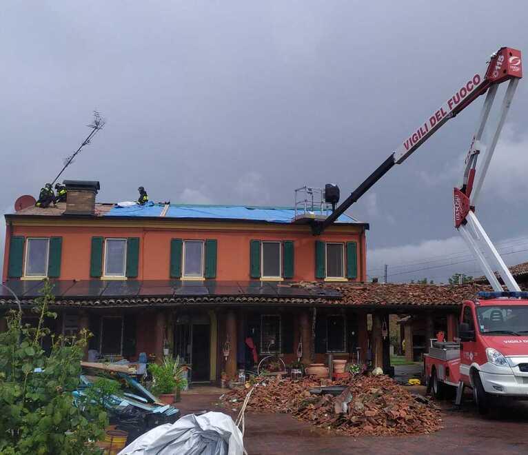 A Bondeno è emergenza continua, l’acqua invade negozi e campagne