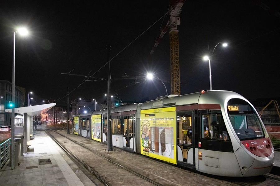 Via alla tramvia verso Sesto ma la strettoia genera il caos