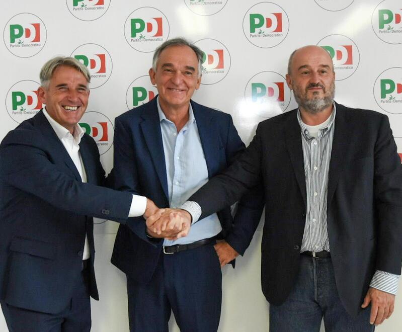 Da sinistra i candidati del Partito democratico alla Camera dei Deputati Marco Simiani ed Enrico Rossi, a destra il candidato dem per il Senato Silvio Franceschelli, alla presentazione nella sede di via Svizzera (foto Agenzia Bf)