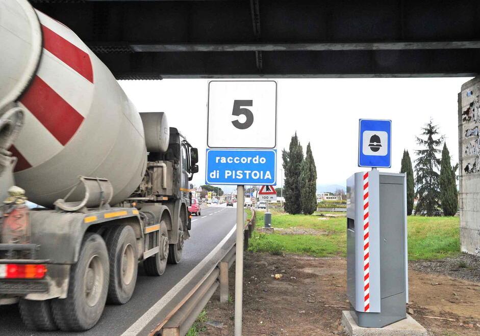 Un autovelox sulla tangenziale cittadina (foto Gori)