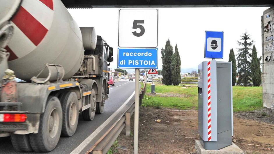 Un autovelox sulla tangenziale cittadina (foto Gori)