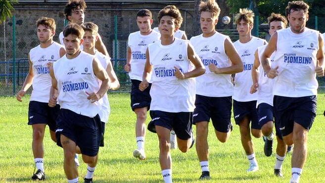 Nella foto di Paolo Barlettani un momento della preparazione atletica del Piombino calcio