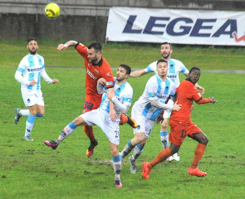 Un precedente di Pistoiese-Giana Erminio risalente al 2017 (foto Gori)