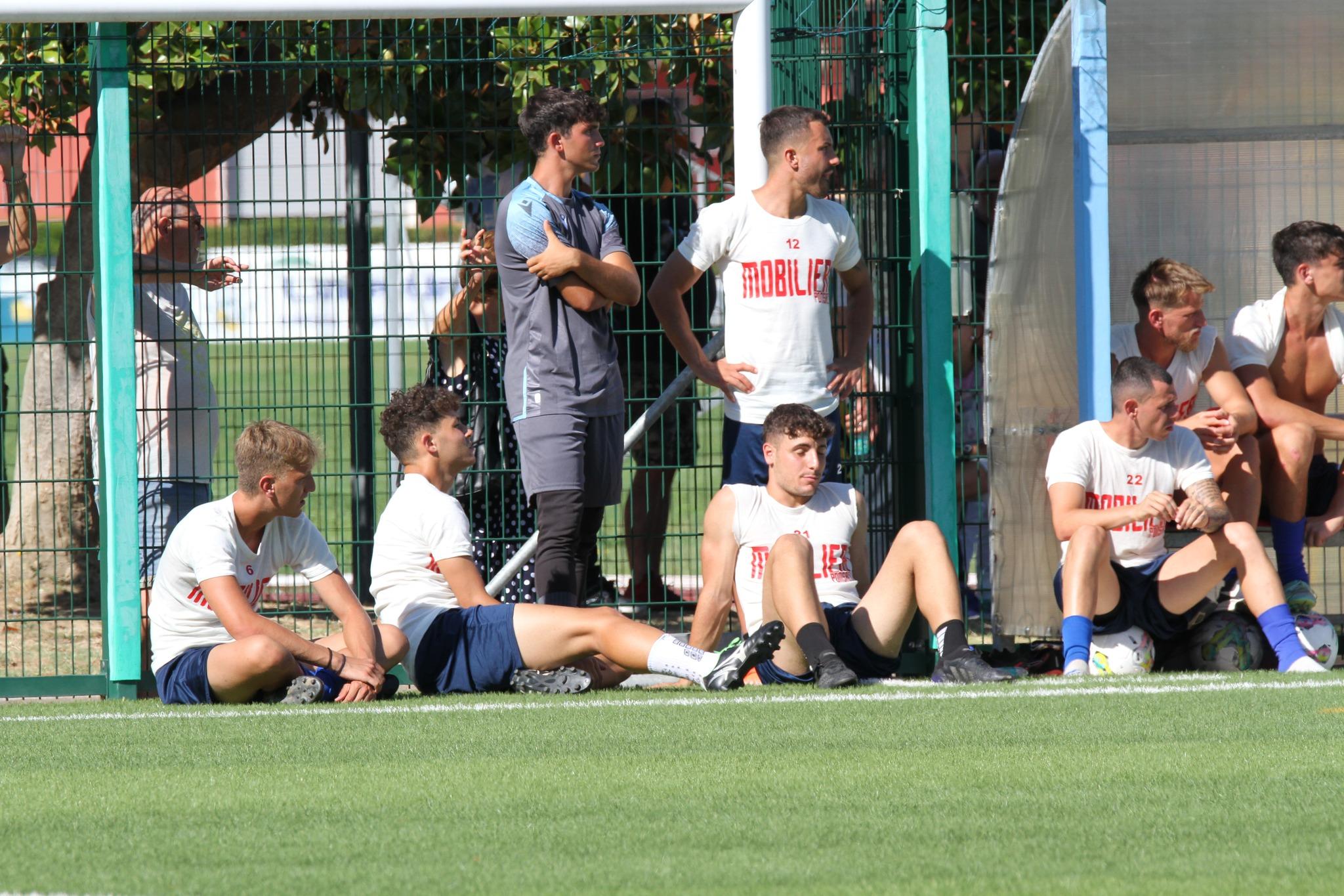 Nella foto un gruppo di atleti della Mobilieri Ponsacco al termine di una sessione di allenamento