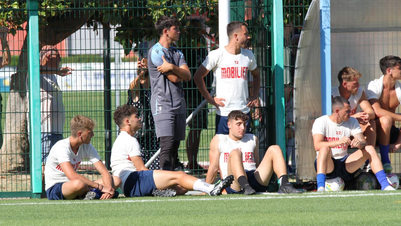 Nella foto un gruppo di atleti della Mobilieri Ponsacco al termine di una sessione di allenamento