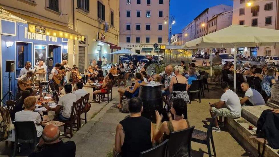 Il Frankie Pub: «Abbiamo riportato i livornesi in piazza dei Mille, ora sistematela»