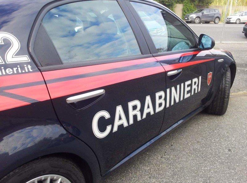 Aggredisce e picchia i genitori: arrestata
