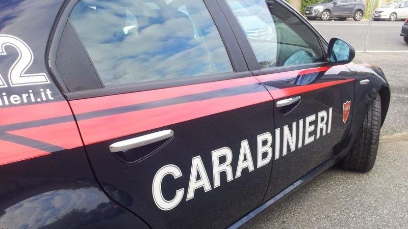 Aggredisce e picchia i genitori: arrestata