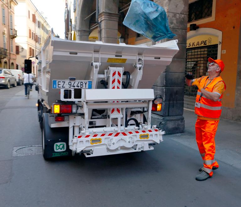 Modena Raccolta differenziata porta a porta nelle frazioni Inizia il percorso per spiegarla bene 