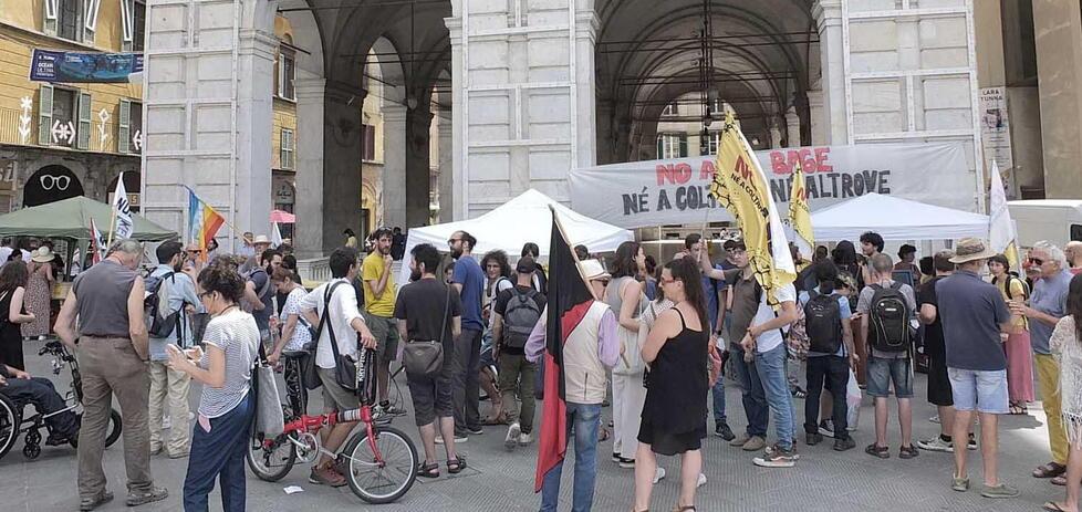 Riparte la mobilitazione: i No Base tornano a Coltano