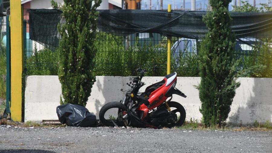 Scontro auto-moto a Carrara: muore sul colpo a 19 anni
