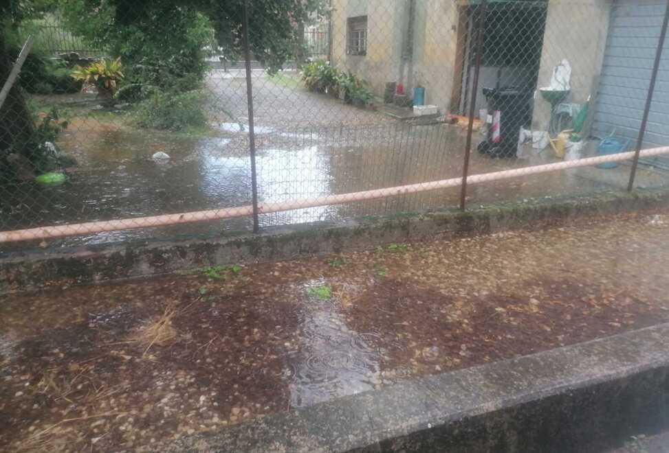 Allagamenti in strada Sant’Ilario, Comune e residenti mobilitati