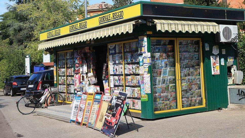 Edicola nel mirino dei ladri rubati i soldi e i gratta e vinci