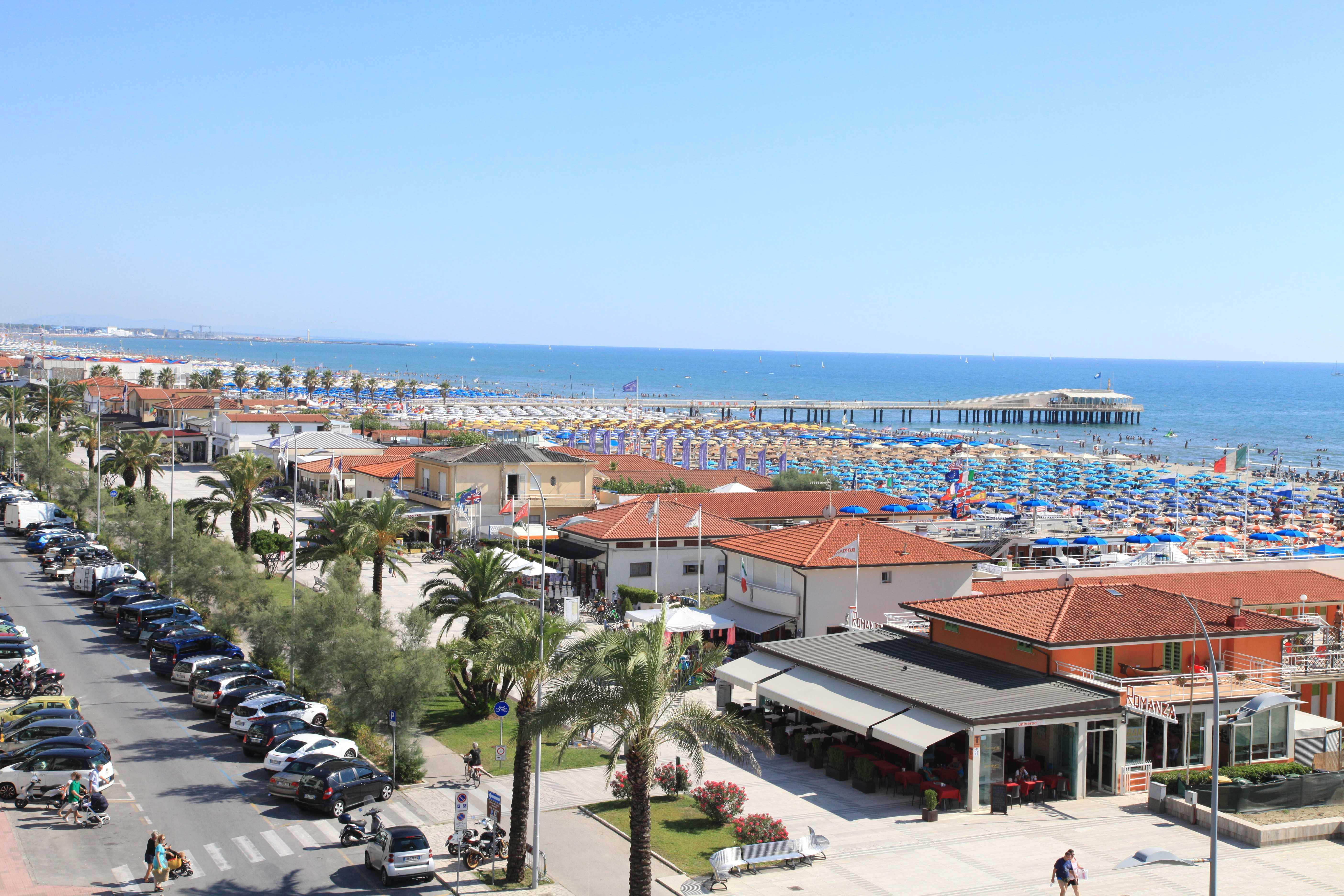 Uno scorcio della Passeggiata a mare di Lido di Camaiore