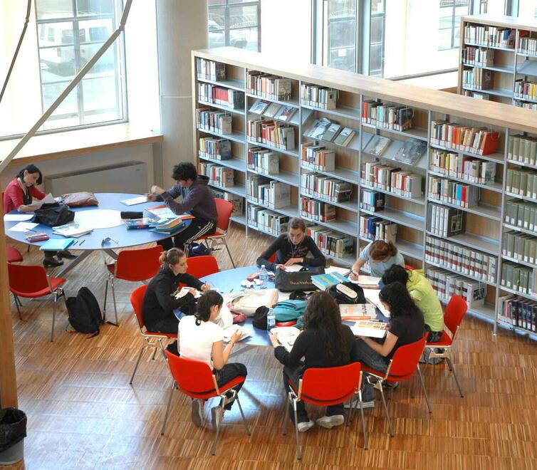 La biblioteca comunale San Giorgio di via Pertini