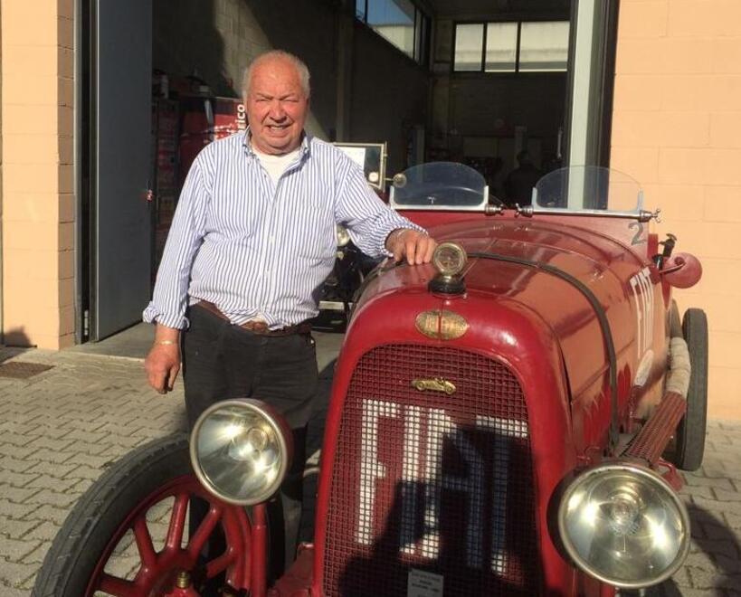 Dal Porto con una Fiat d’epoca