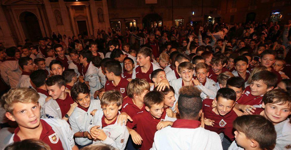 Un migliaio di tifosi per spegnere le 95 candeline del club granata 