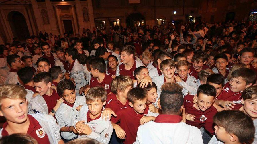 Un migliaio di tifosi per spegnere le 95 candeline del club granata