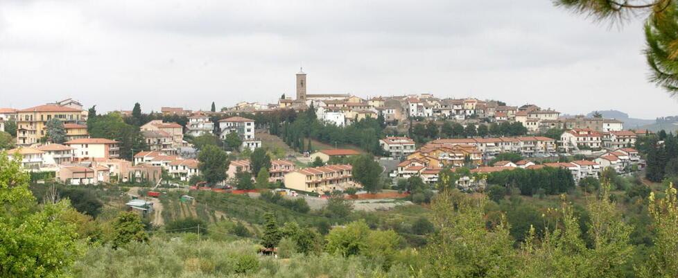 Nella foto di Autovino una veduta del paese di Montespertoli, tra i territori più vasti di tutta l’area metropolitana fiorentina