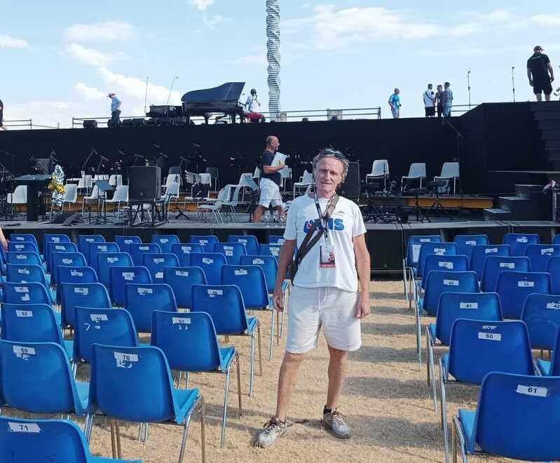 Giacomo Giacopini il cantante piombinese che ha accompagnato Andrea Bocelli al Teatro del Silenzio