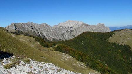 Tragedia sulle Apuane, escursionista di 28 anni cade e muore sul colpo